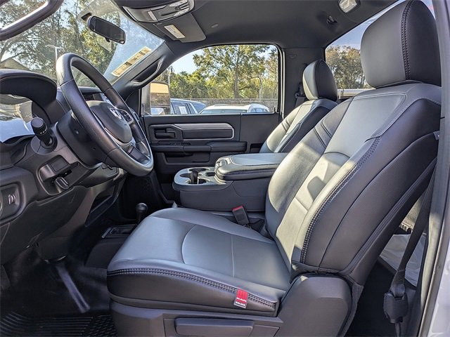 Used 2024 RAM 2500 Tradesman w/ Chrome Appearance Group image 15