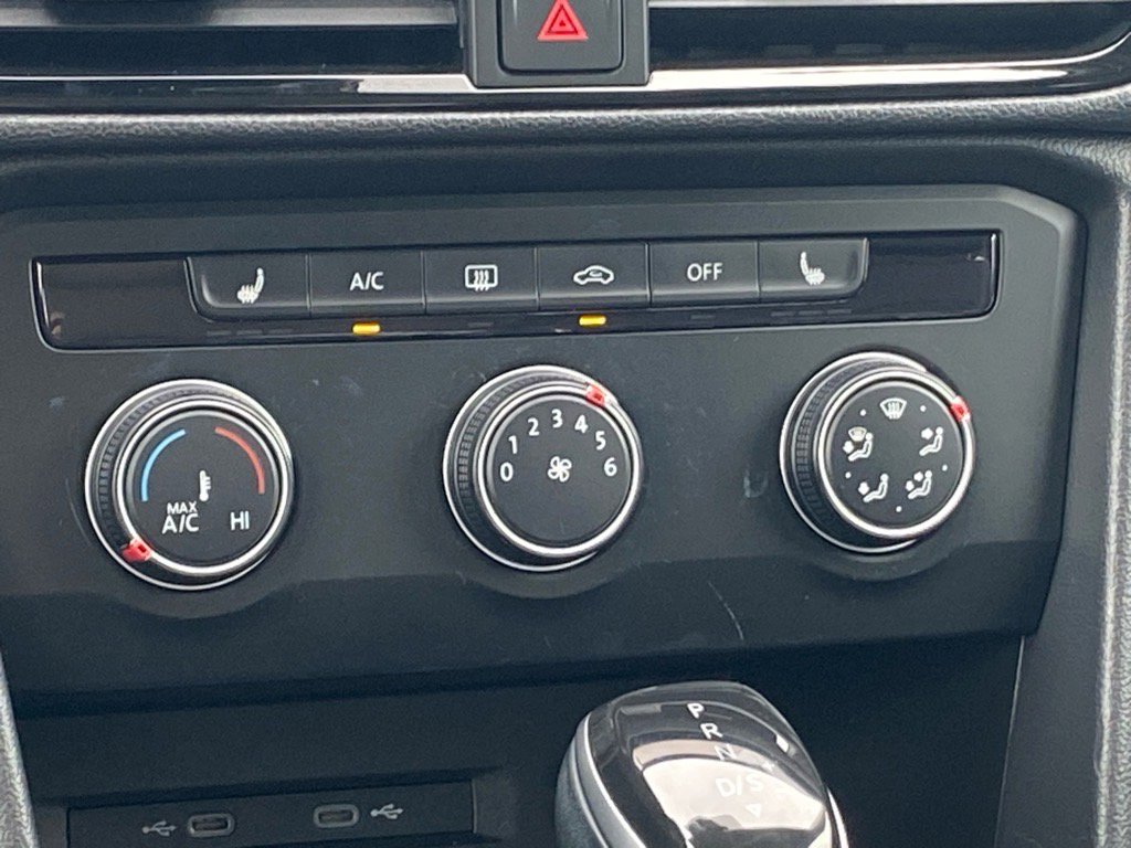 Used 2022 Volkswagen Taos SE w/ Panoramic Sunroof Package image 11