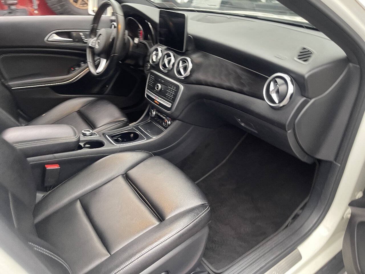 Used 2018 Mercedes-Benz GLA 250 4MATIC image 27