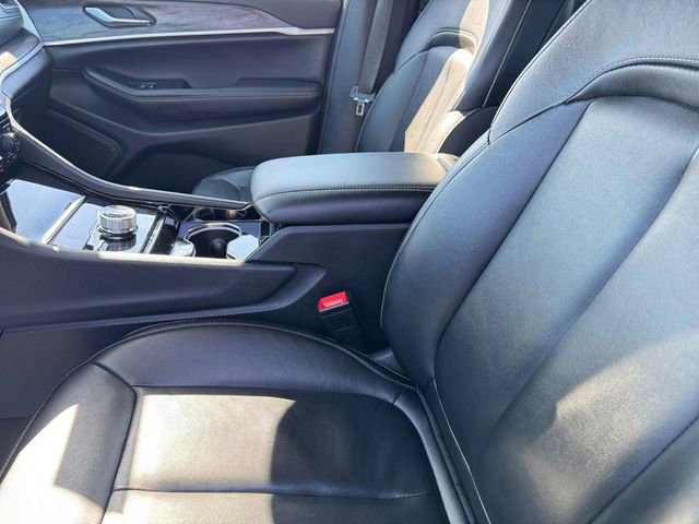 Certified 2023 Jeep Grand Cherokee Limited w/ Black Appearance Package image 13