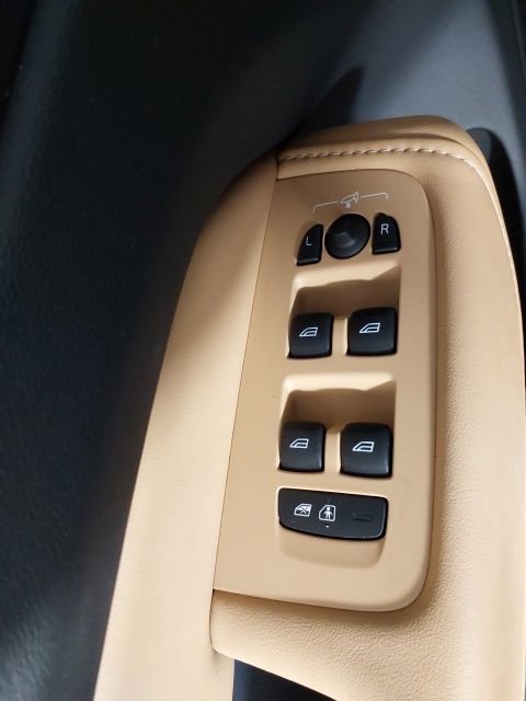 Used 2023 Volvo XC60 B5 Ultimate w/ Climate Package image 19