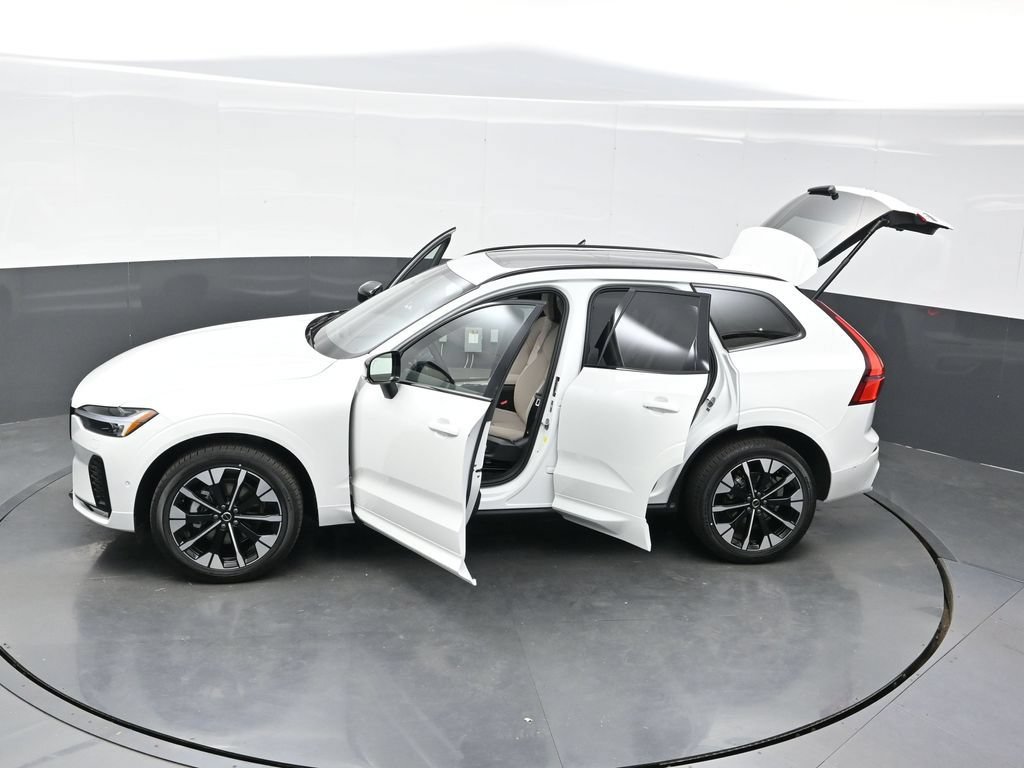 New 2026 Volvo XC60 B5 Plus w/ Climate Package PRO AWD/4WD image 40