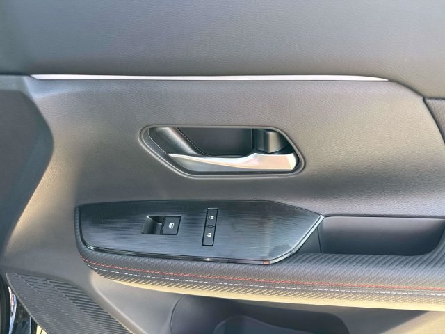 New 2027 Nissan Kicks SR FWD image 17