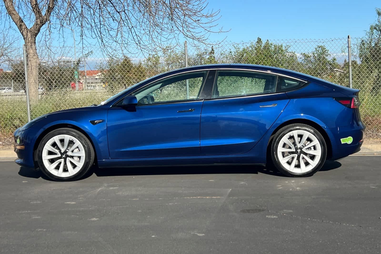 Used 2023 Tesla Model 3 Standard Range image 5