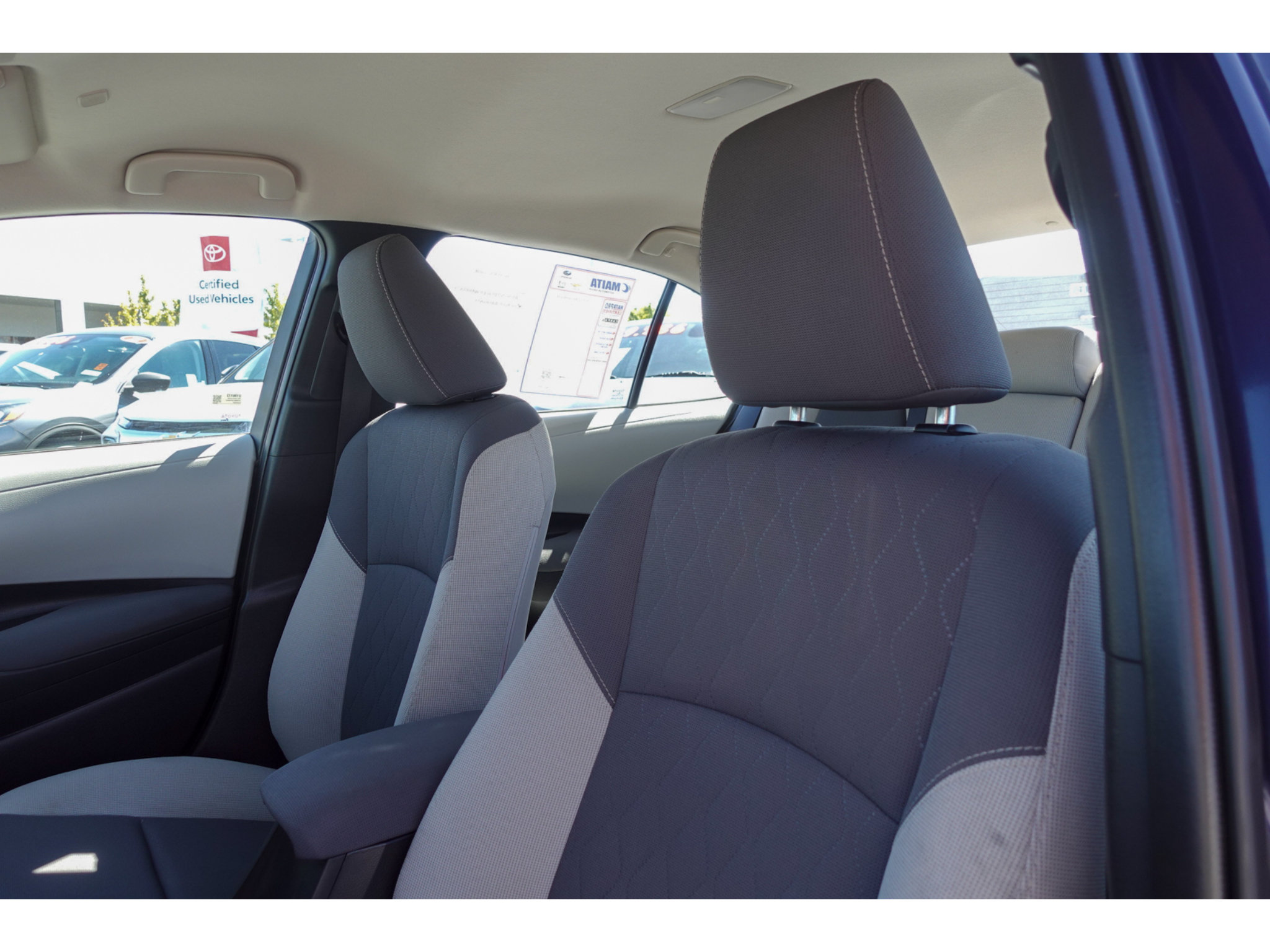 Used 2025 Toyota Corolla LE FWD image 10