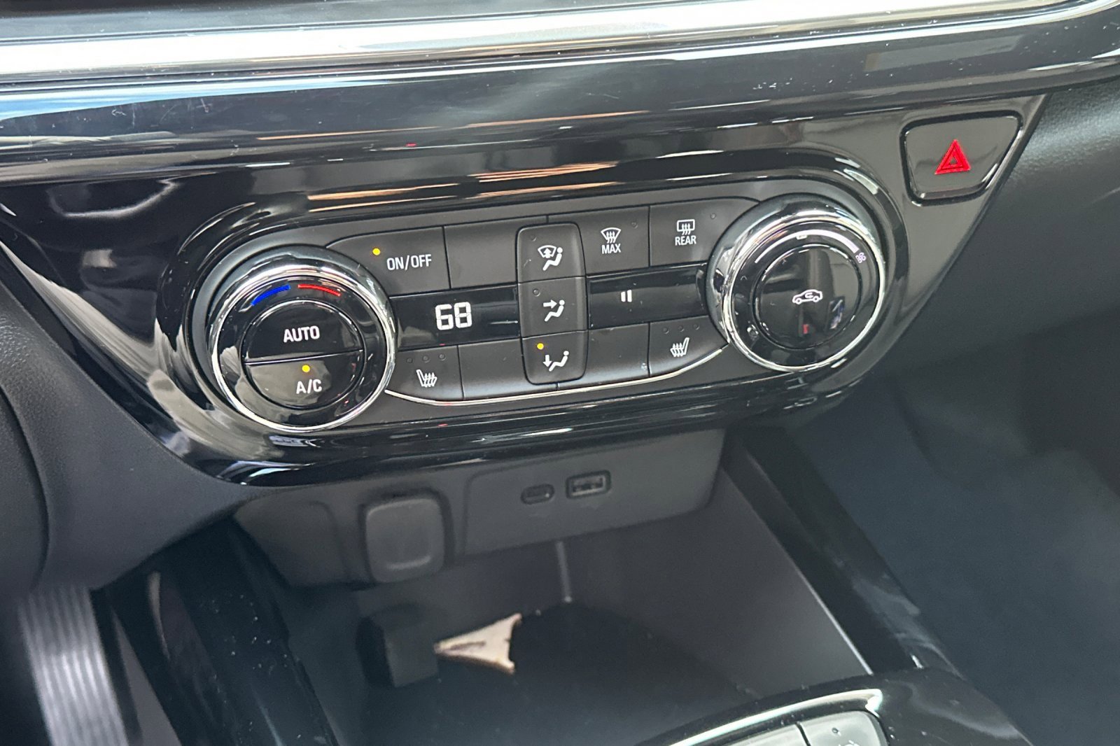 Used 2025 Chevrolet Trax RS w/ Driver Confidence Package image 29