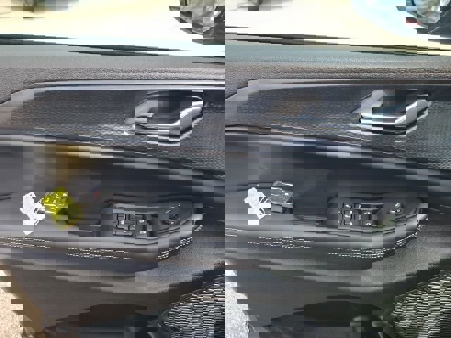 New 2025 Jeep Grand Cherokee Altitude image 17