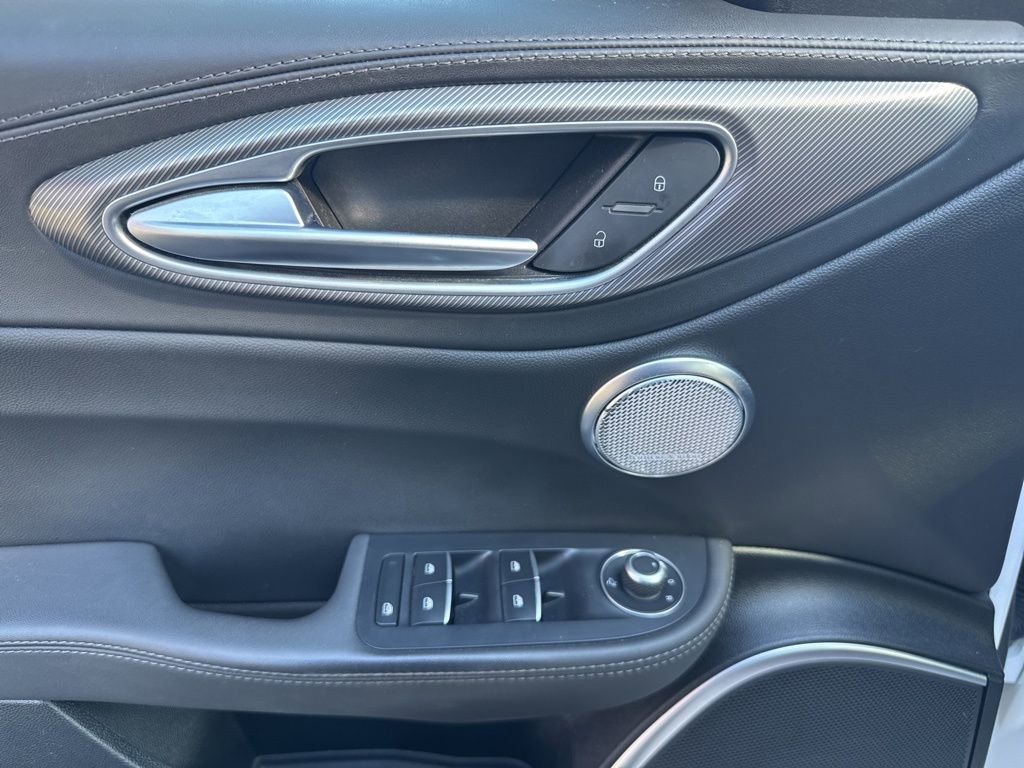 Used 2023 Alfa Romeo Giulia Veloce image 29