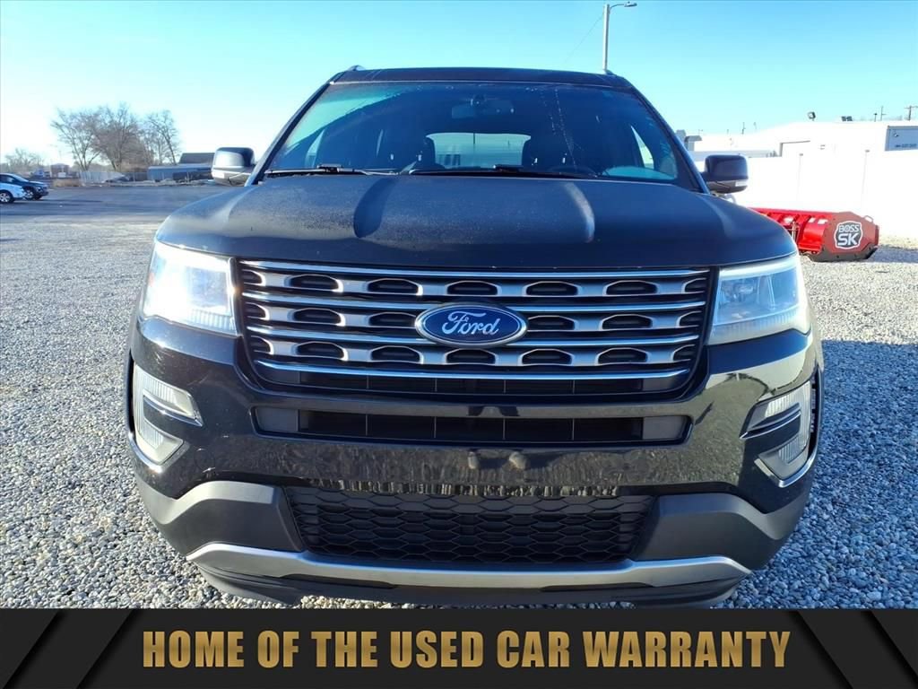 Used 2016 Ford Explorer XLT w/ Equipment Group 202A image 2