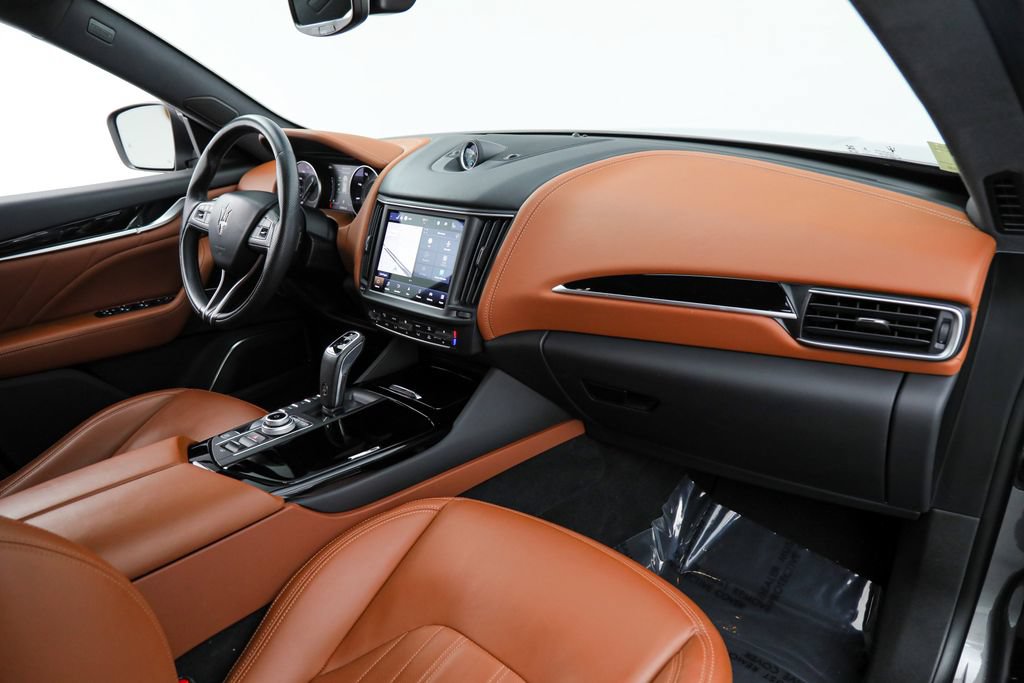 Certified 2023 Maserati Levante GT AWD/4WD image 11