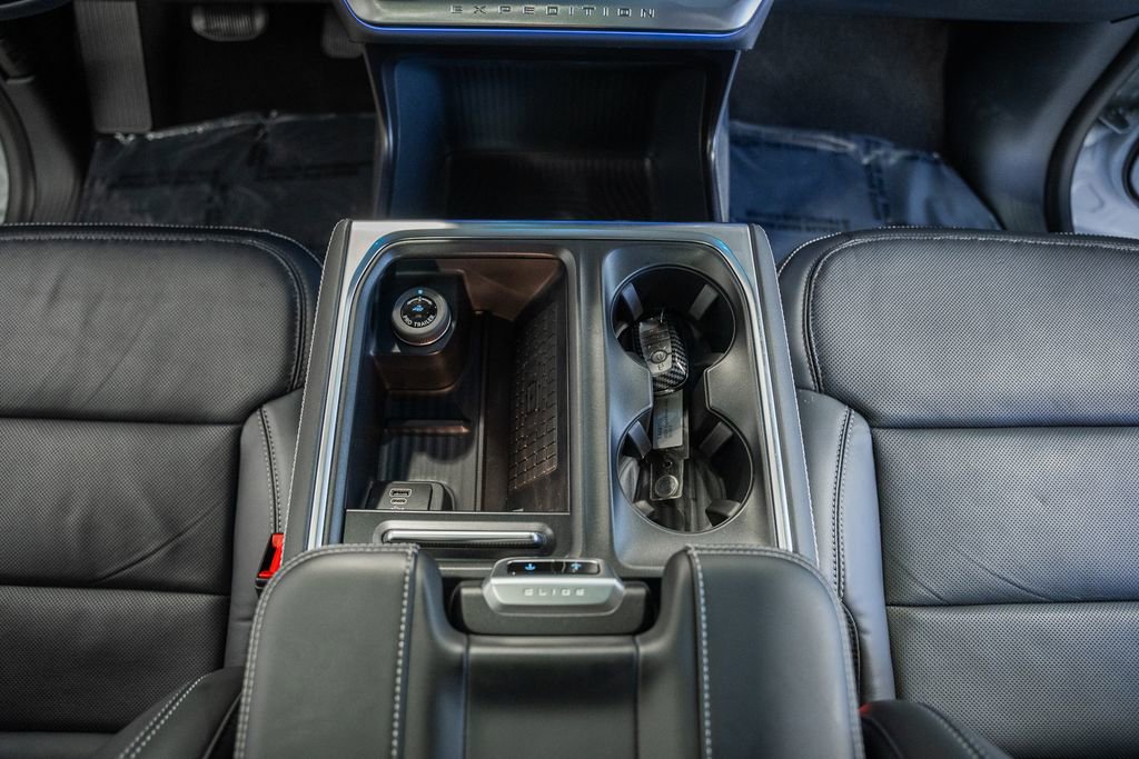 Used 2025 Ford Expedition Max Platinum w/ Driver's Package image 32