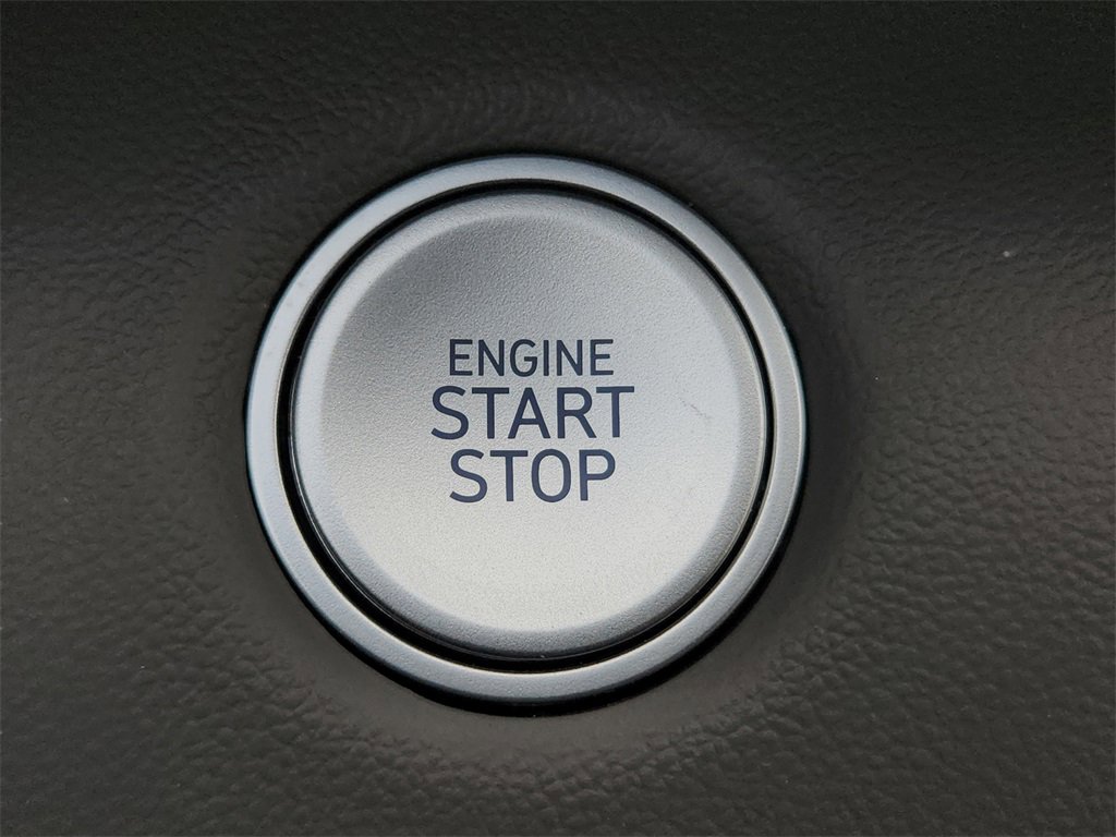 Used 2025 Hyundai Elantra Sport image 24