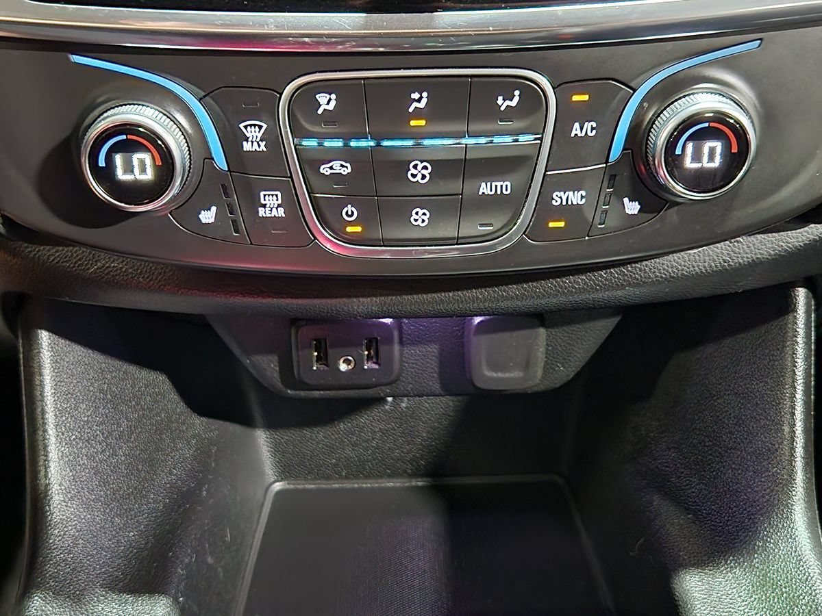 Used 2019 Chevrolet Traverse LT w/ LT Premium Package AWD/4WD image 40