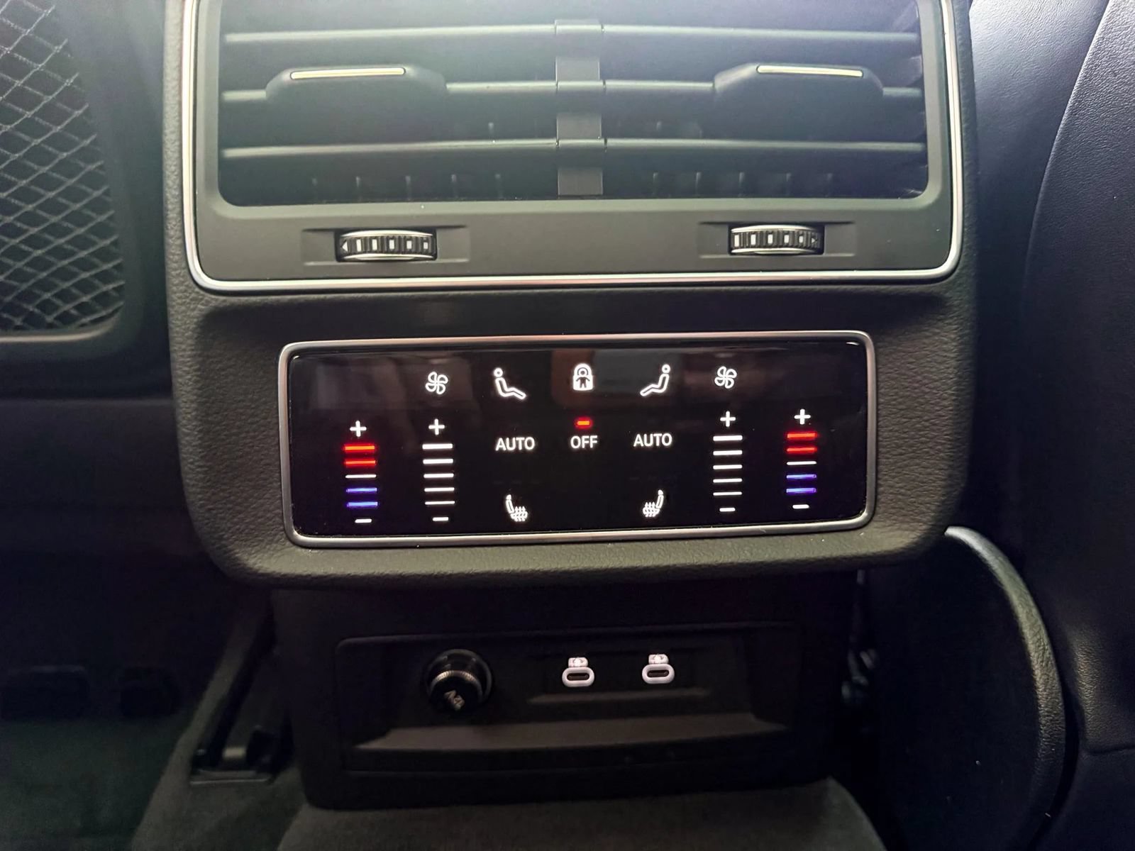 Used 2023 Audi Q8 Prestige AWD/4WD image 24