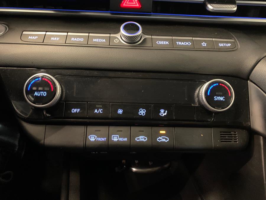 Used 2024 Hyundai Elantra SEL image 30