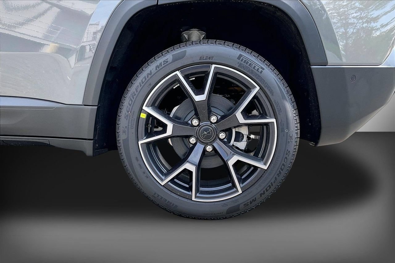 New 2026 Jeep Cherokee Overland w/ Advanced Pro Tech Group AWD/4WD image 34