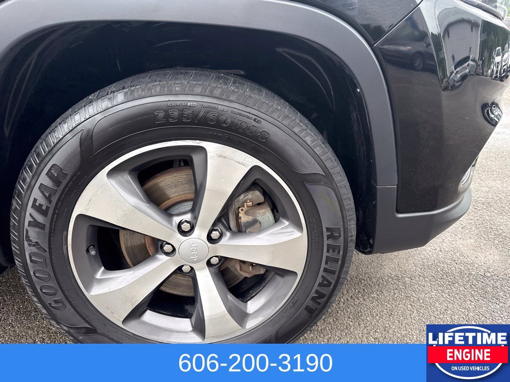 Used 2020 Jeep Cherokee Limited AWD/4WD image 5