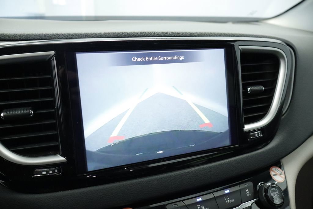 Used 2023 Chrysler Pacifica Touring-L FWD image 39
