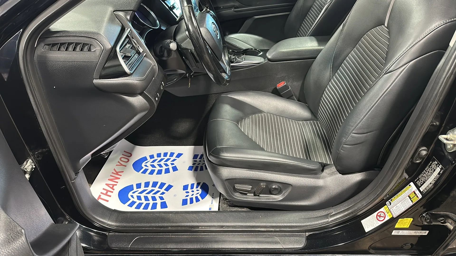 Used 2019 Toyota Camry SE w/ Carpet Mat Package FWD image 9