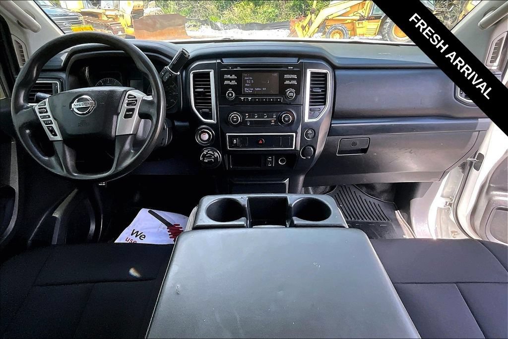 Used 2017 Nissan Titan S AWD/4WD image 7
