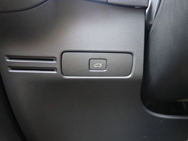 Used 2023 Volvo XC40 B4 Plus w/ Driver Assist Package image 27