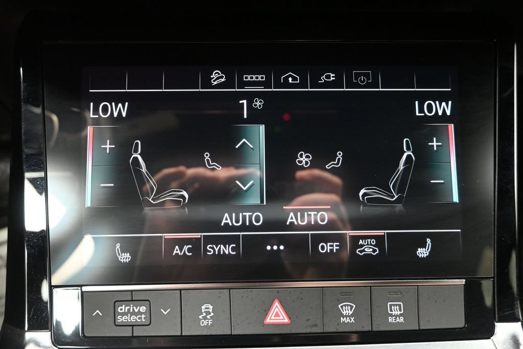 Used 2022 Audi e-tron Premium w/ Convenience Plus Package AWD/4WD image 19