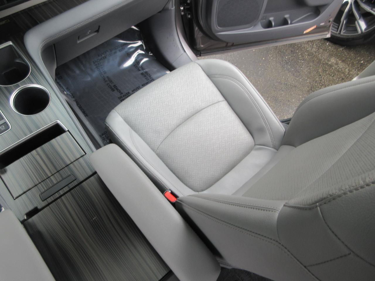 Used 2024 Toyota Sienna Limited AWD image 20