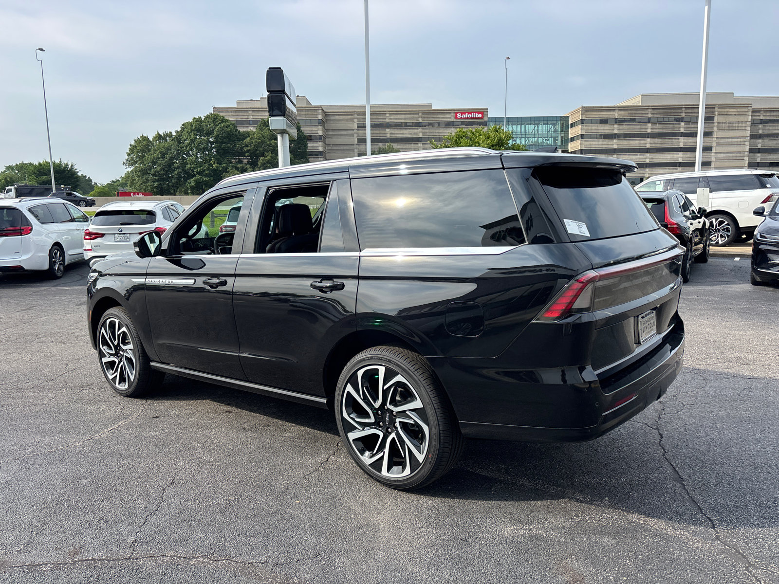 New 2026 Lincoln Navigator Reserve AWD/4WD image 5