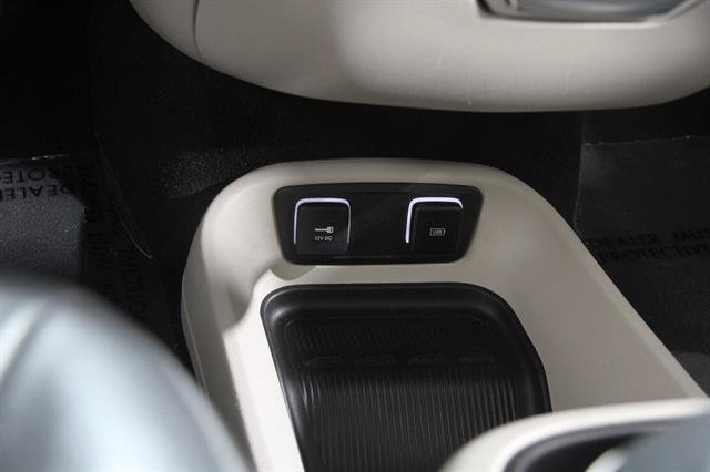Used 2020 Chrysler Pacifica Touring-L Plus FWD image 16