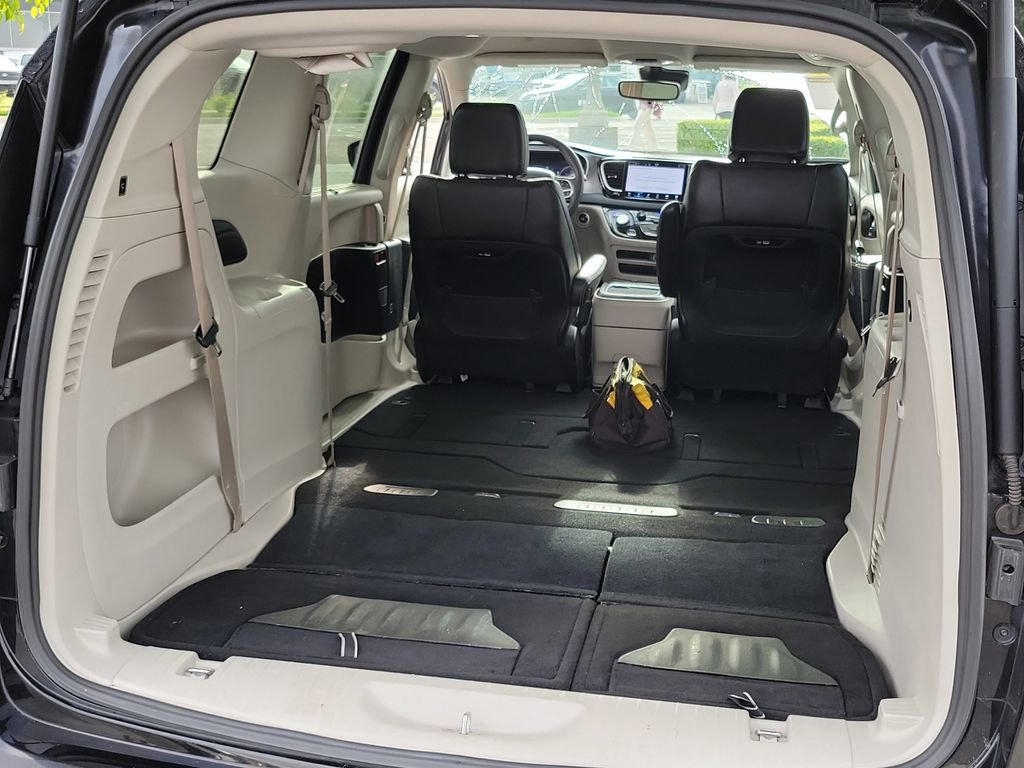 Certified 2024 Chrysler Pacifica Touring-L image 17