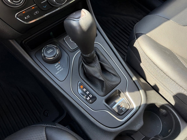 Used 2022 Jeep Cherokee Latitude Lux w/ Sun & Sound Group image 27