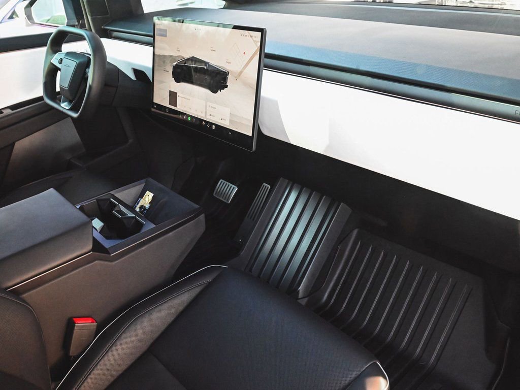 Used 2024 Tesla Cybertruck AWD Crew Cab image 29