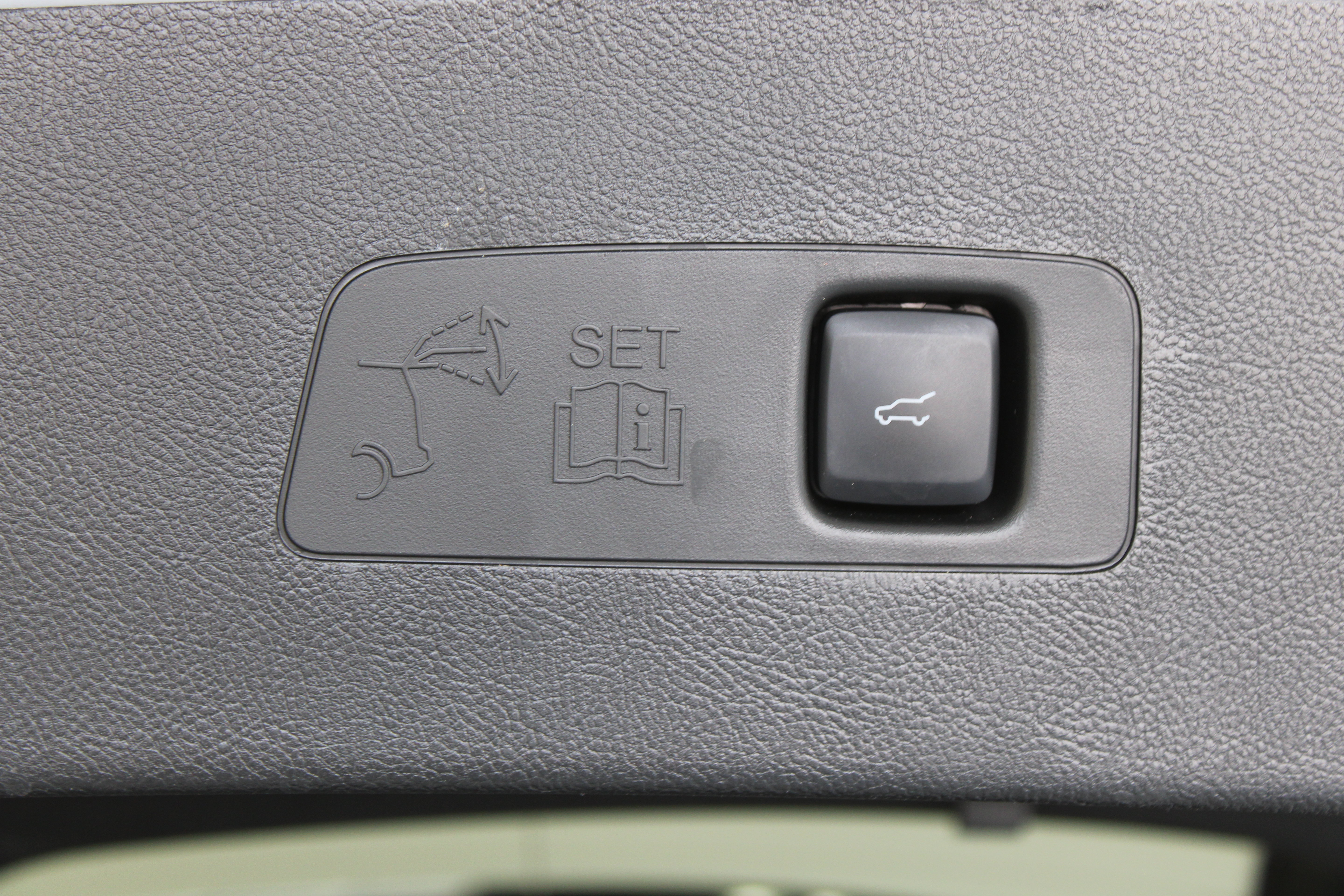 Used 2025 Lincoln Corsair Grand Touring AWD/4WD image 34