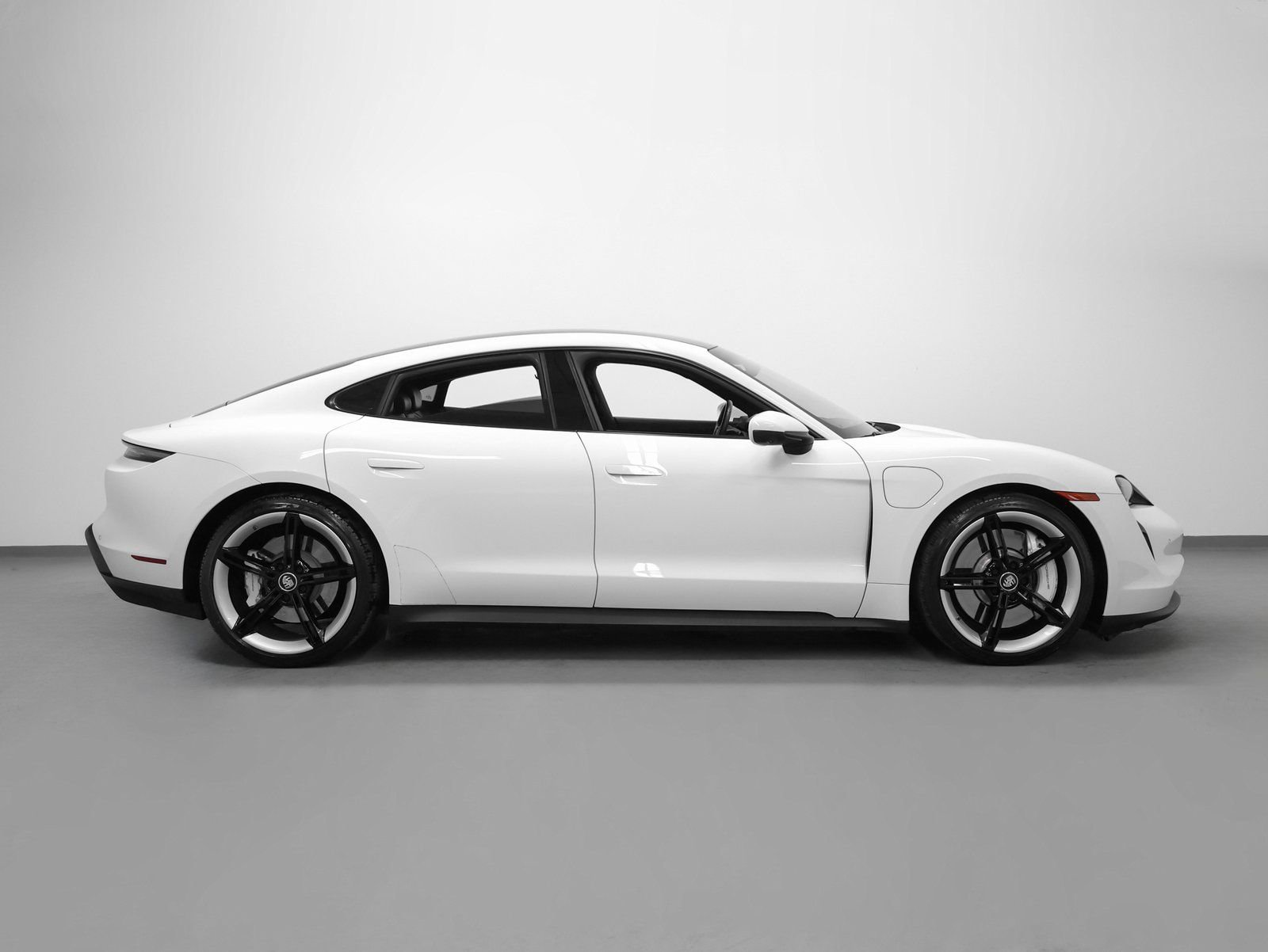 Certified 2022 Porsche Taycan image 13