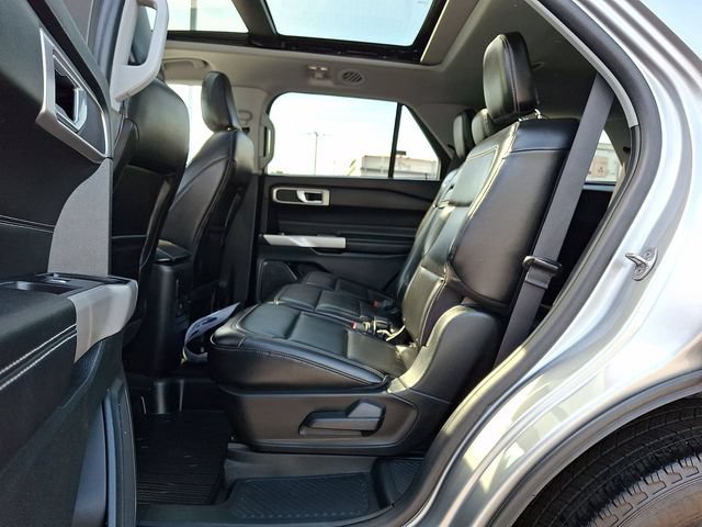 Used 2023 Ford Explorer XLT w/ Equipment Group 202A AWD/4WD image 13