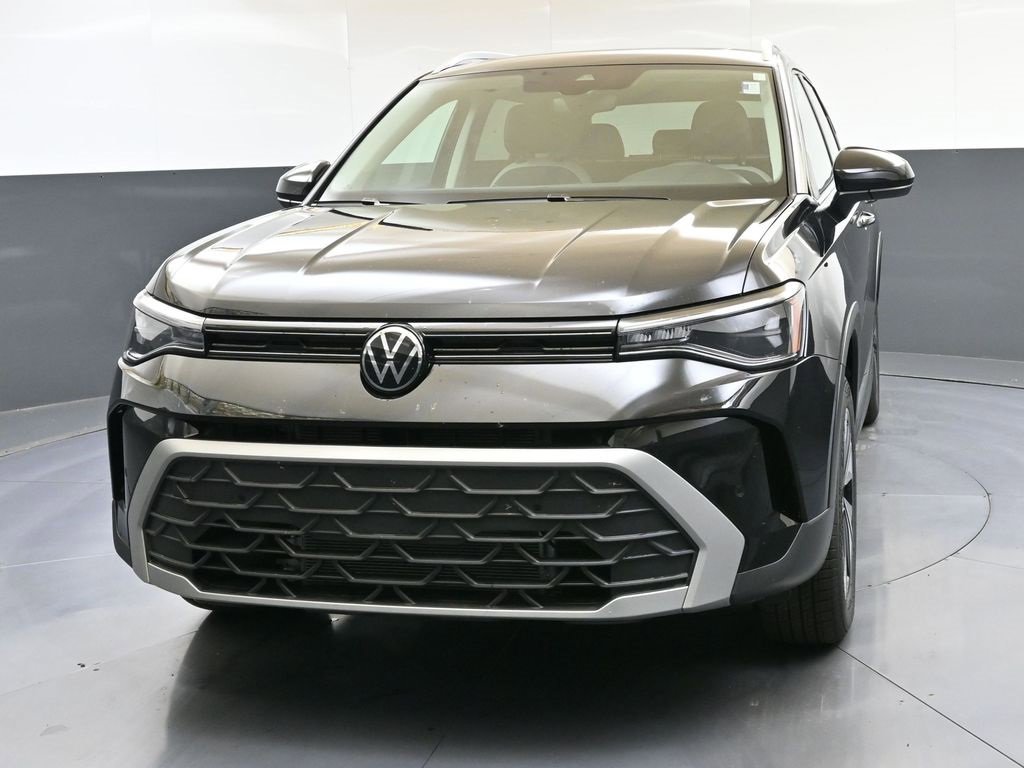 New 2025 Volkswagen Taos SE image 1