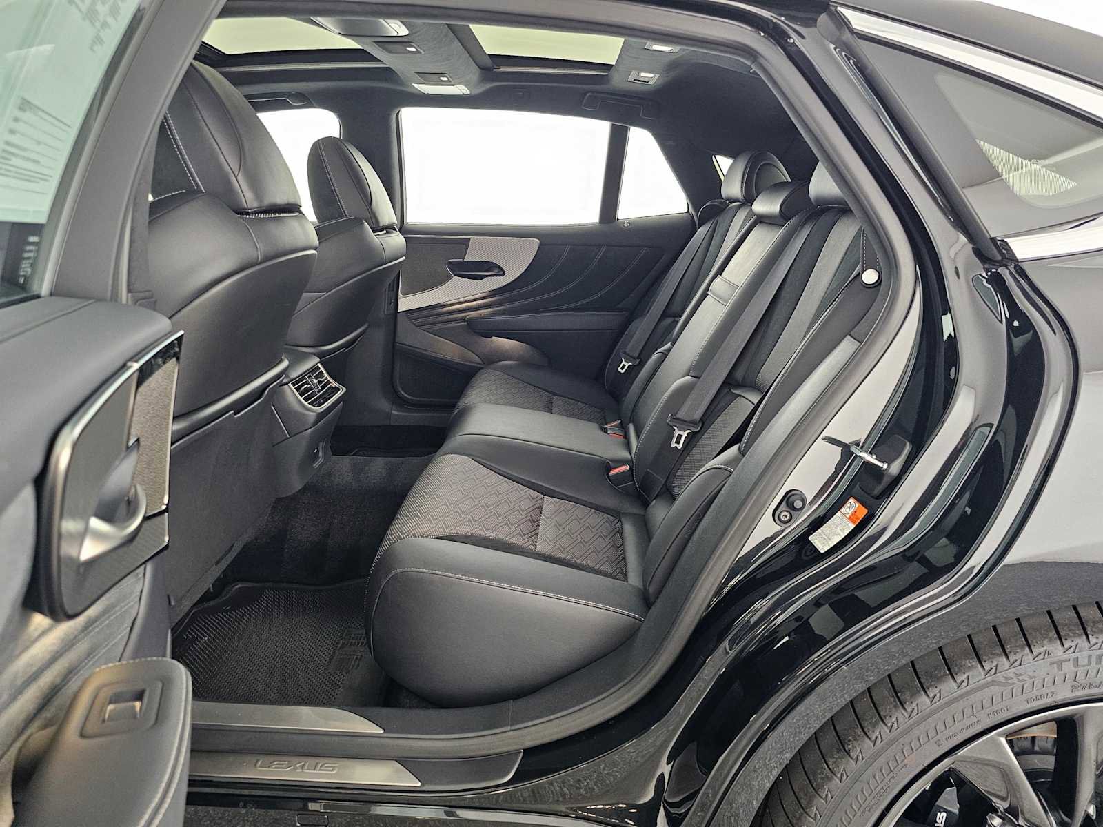 Used 2024 Lexus LS 500 F Sport image 16