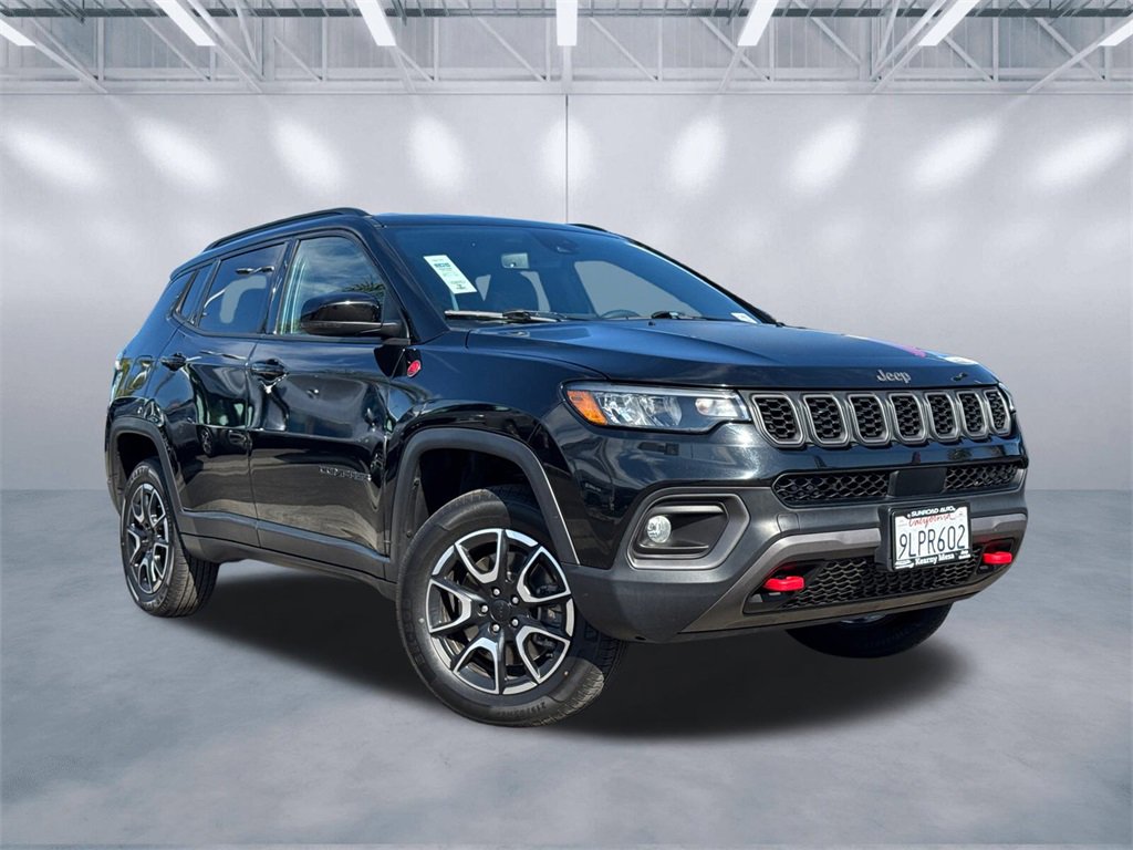 Used 2024 Jeep Compass Trailhawk image 2