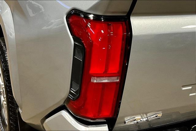 Used 2024 Toyota Tacoma SR5 AWD/4WD image 21