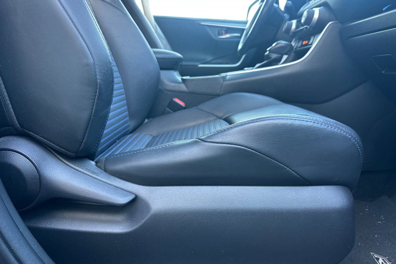 Used 2019 Toyota RAV4 XSE w/ XSE Weather Package image 23