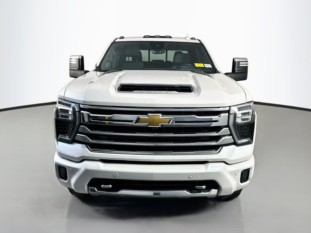 Used 2024 Chevrolet Silverado 2500 High Country w/ High Country Premium Package AWD/4WD image 2