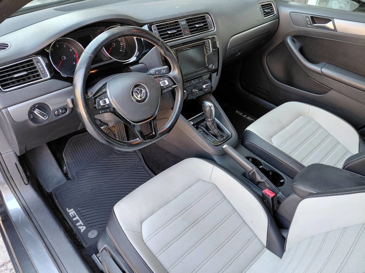 Used 2016 Volkswagen Jetta Sport image 9