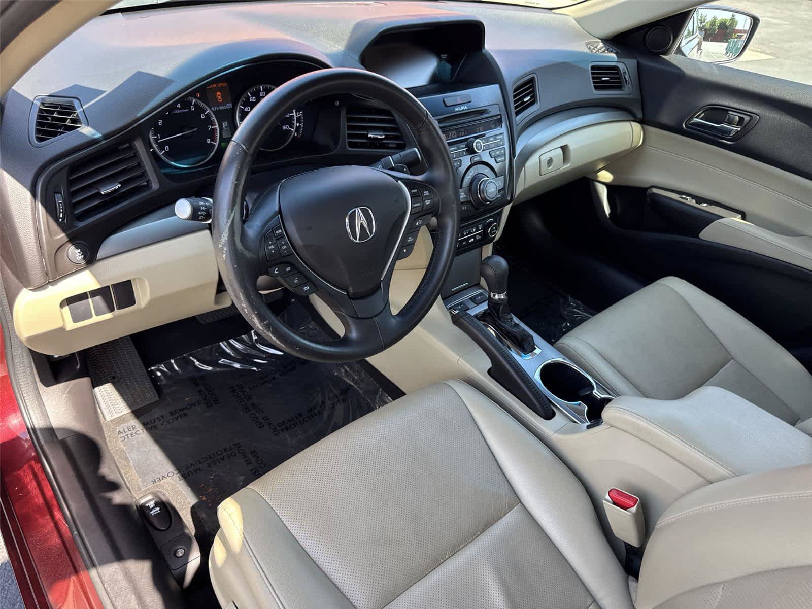 Used 2015 Acura ILX w/ Technology Package FWD image 2