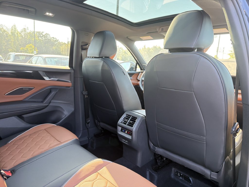 New 2026 Volkswagen Tiguan SEL R-Line AWD/4WD image 17