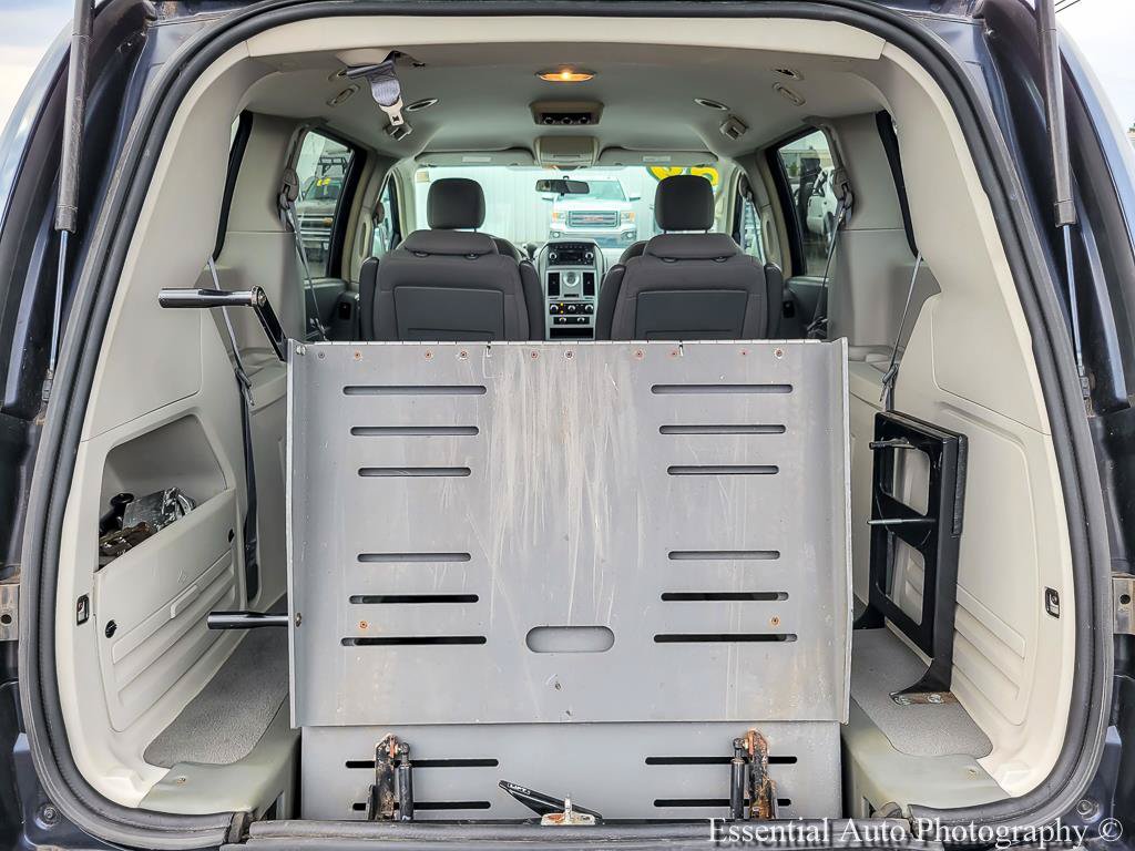Used 2009 Chrysler Town & Country LX FWD image 23