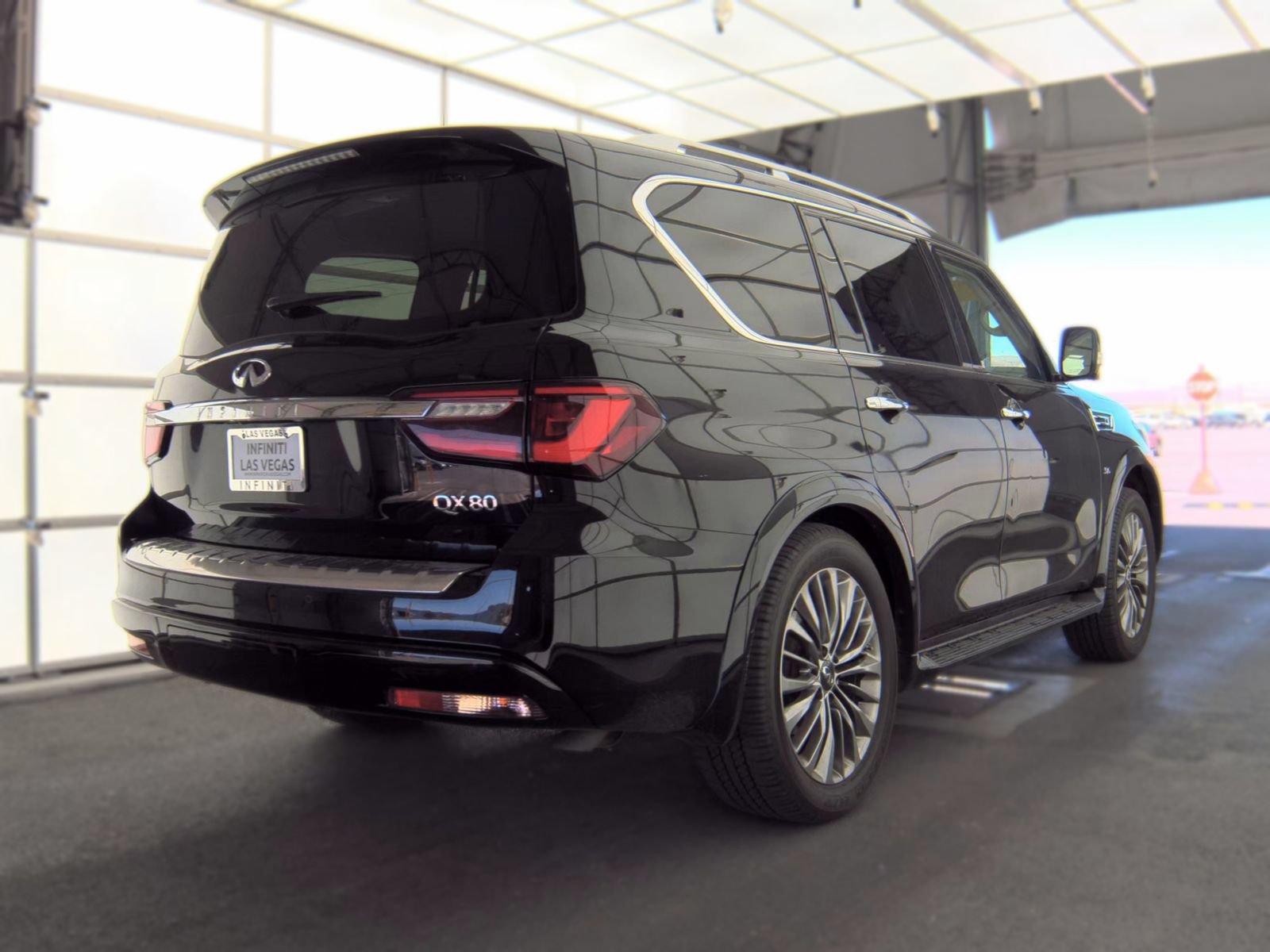 Used 2018 INFINITI QX80 2WD w/ Driver Assistance Package image 4