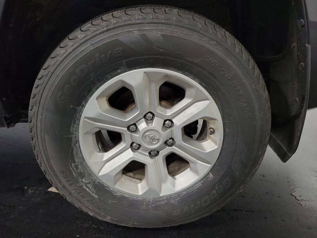 Used 2019 Toyota 4Runner SR5 AWD/4WD image 10