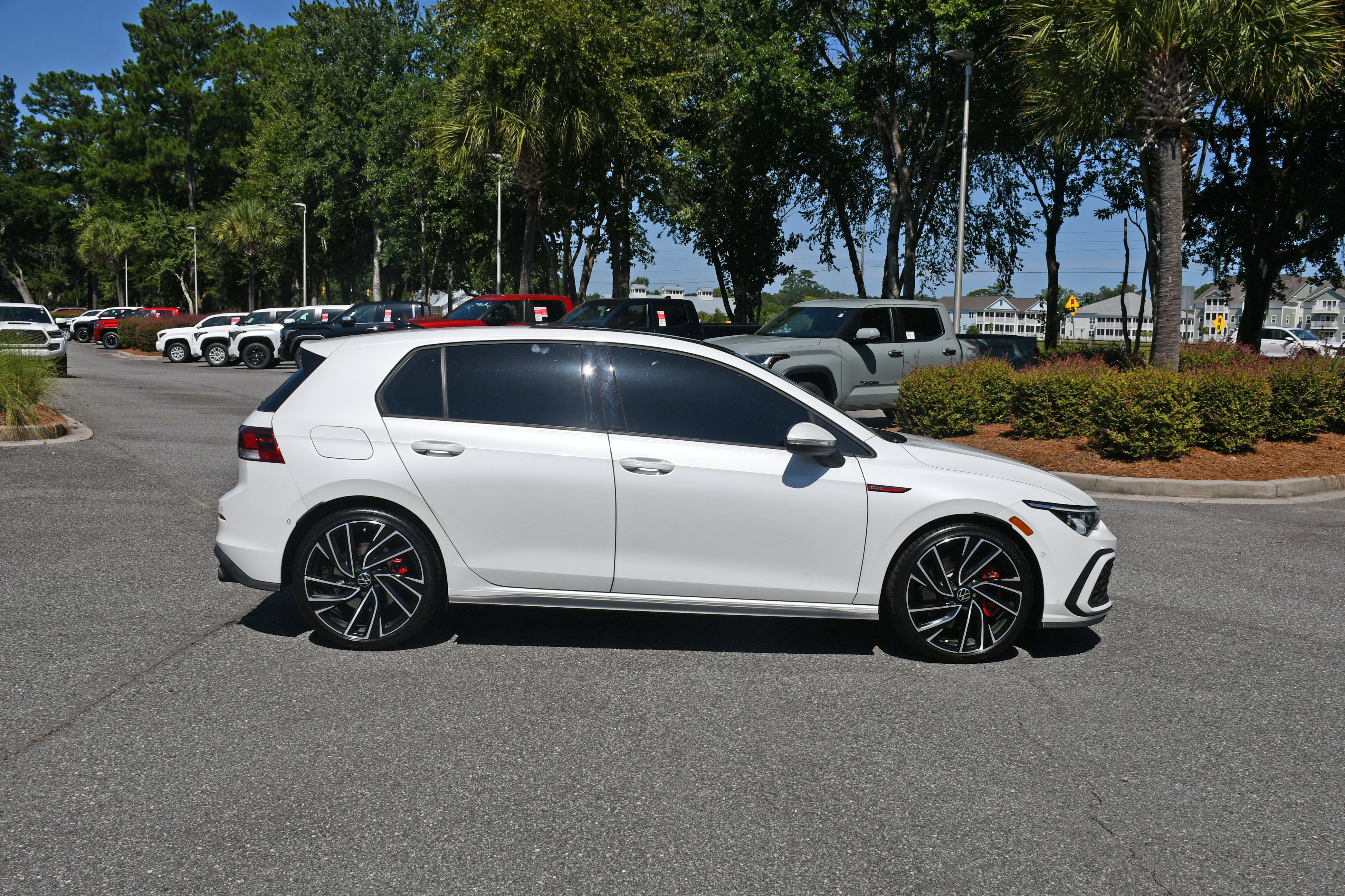 Used 2022 Volkswagen GTI Autobahn FWD image 5