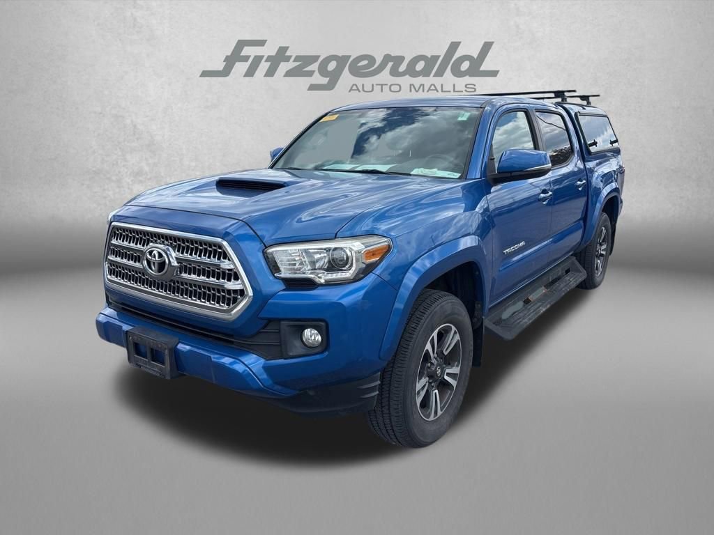 Used 2017 Toyota Tacoma TRD Sport AWD/4WD image 1