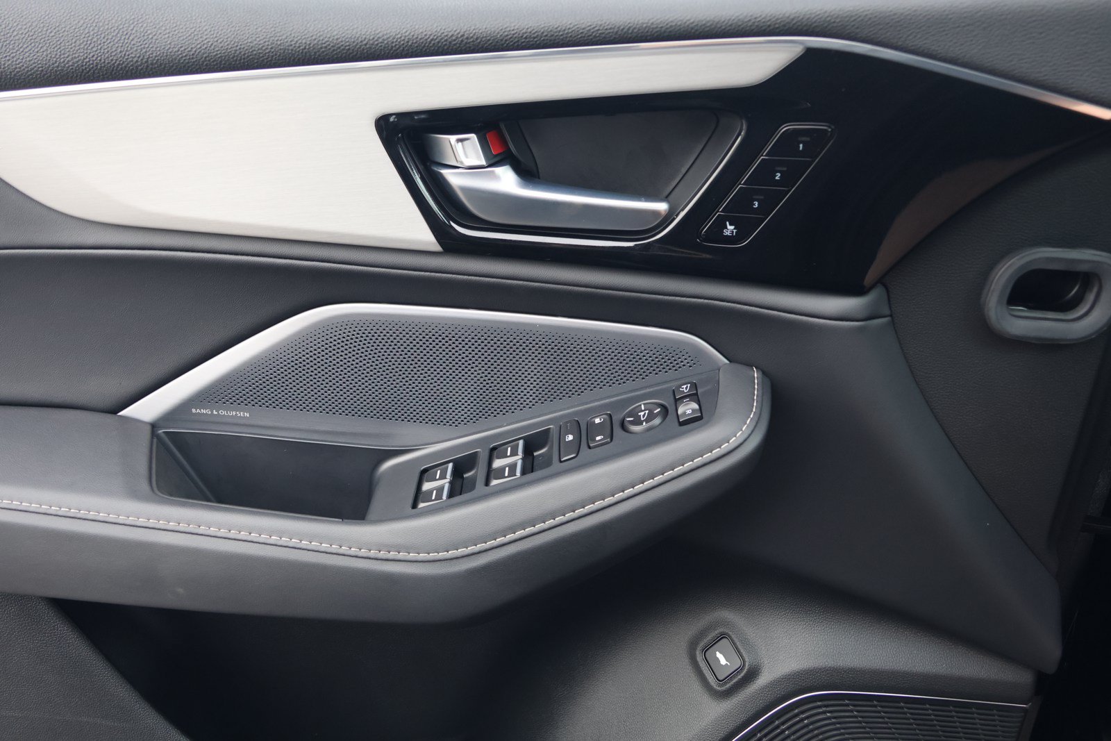 Certified 2026 Acura MDX w/ Technology Package FWD image 12